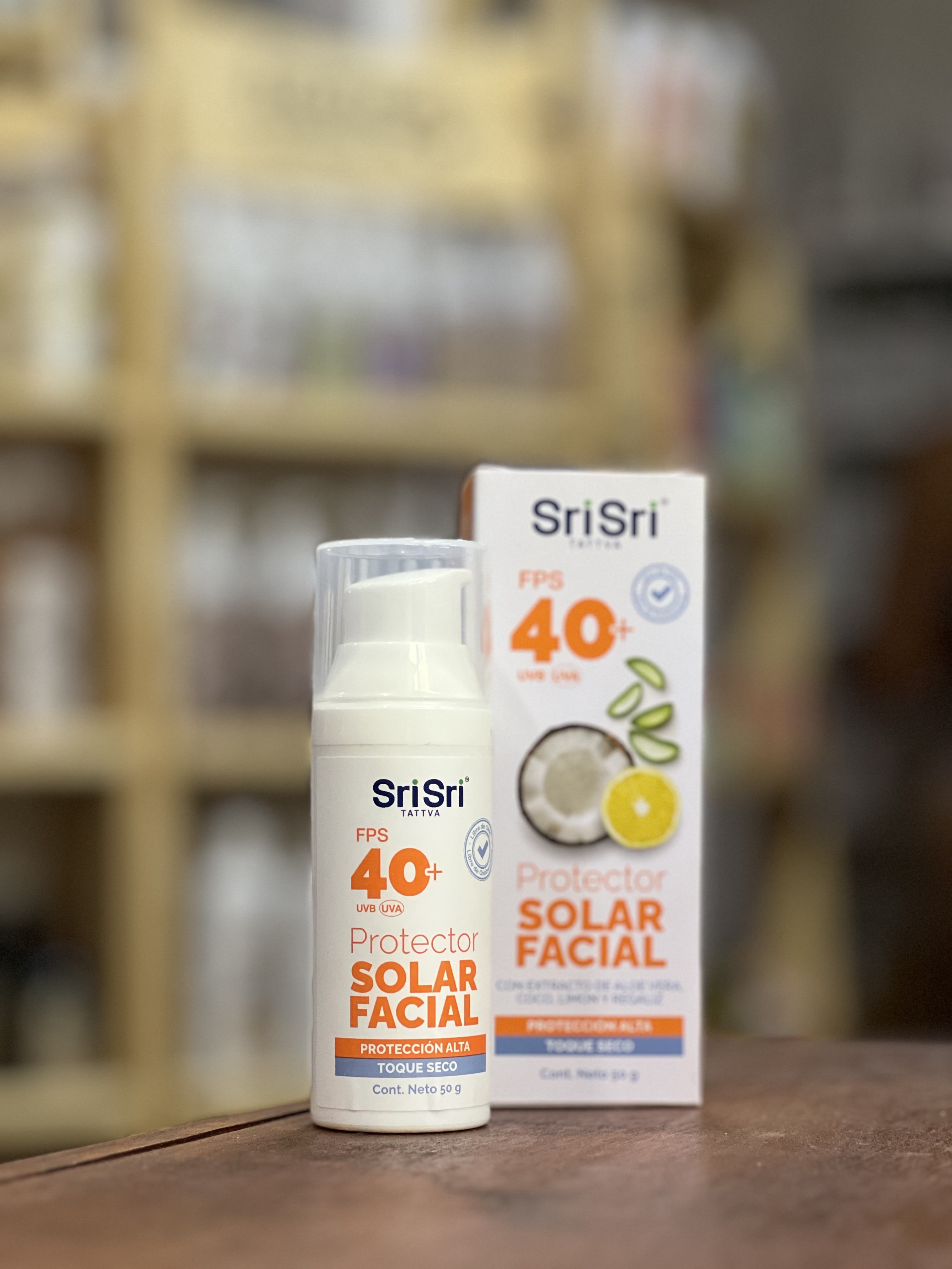 Protector Solar Facial FPS 40+ x 50g - Con extracto de Aloe Vera, Coco y Regaliz.
