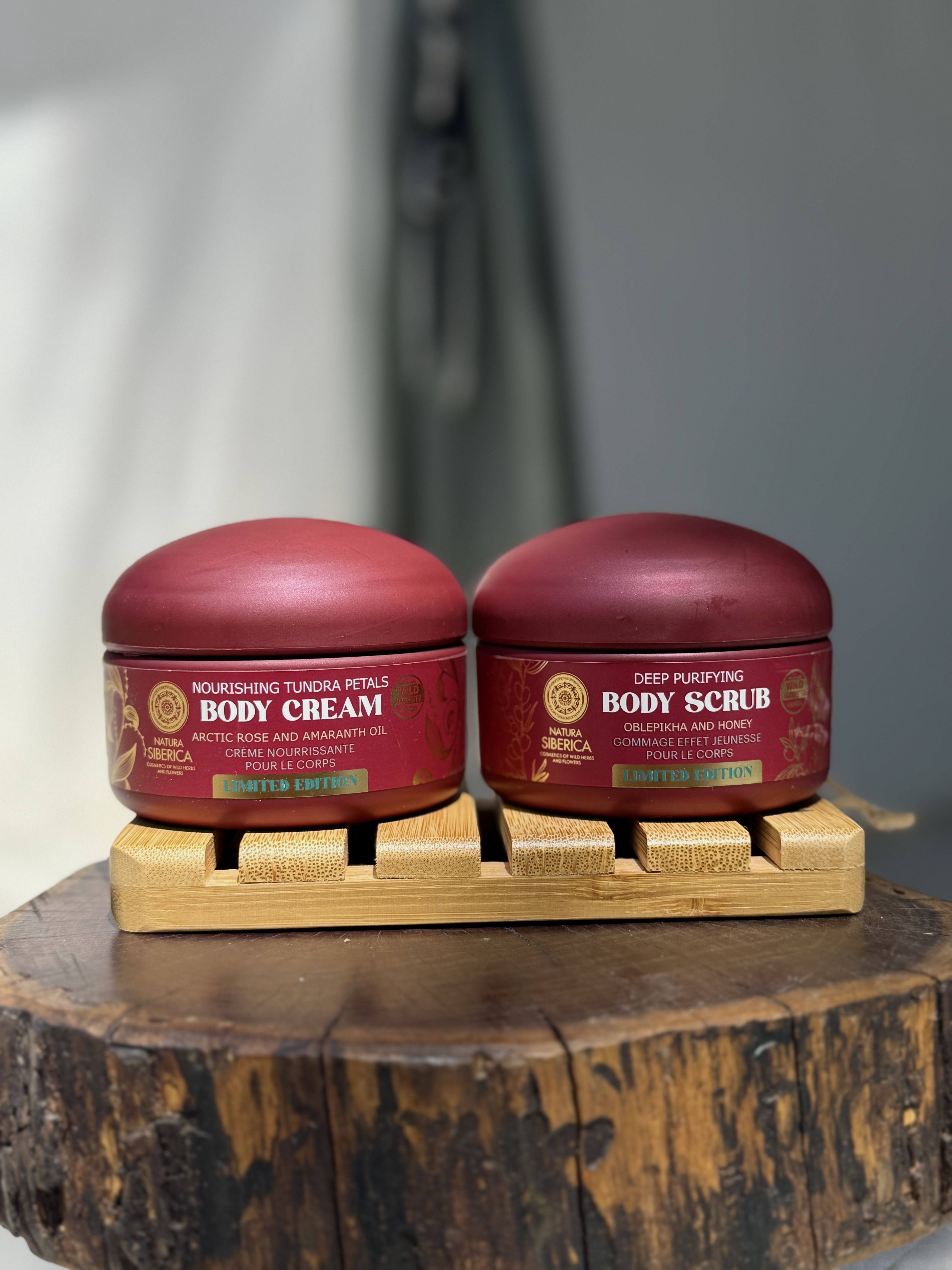 Cofre Navideno "Ritual Corporal" - Contiene: 1 Exfoliante Corporal de Oblepikha y Miel x 120ml y 1 C