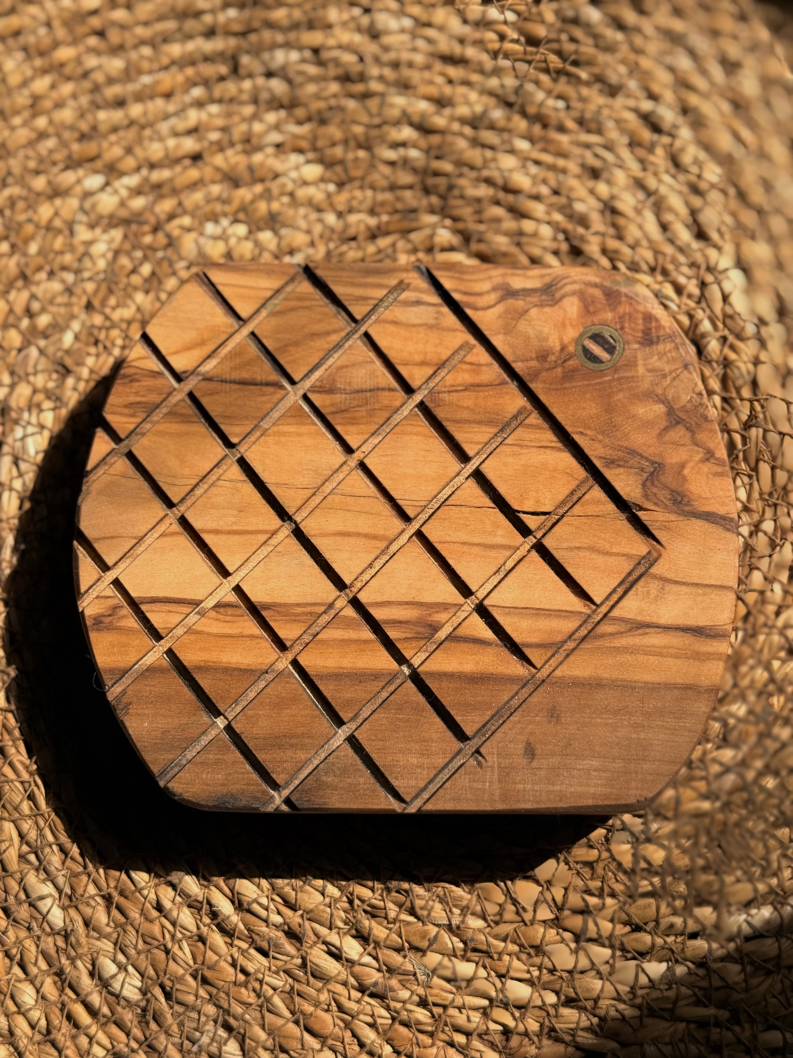 Jabonera Artesanal de Madera de Olivo con Incrustaciones de Bronce