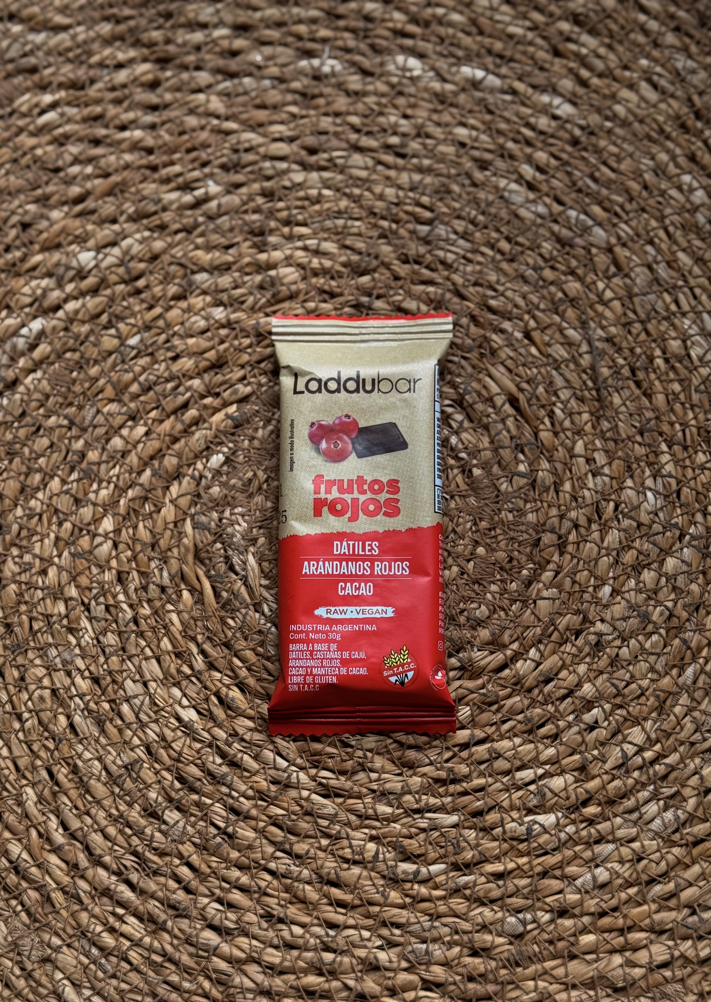 Barra a Base de Datiles Organicos Frutos Rojos (Datiles, Arandanos Rojos y Cacao)